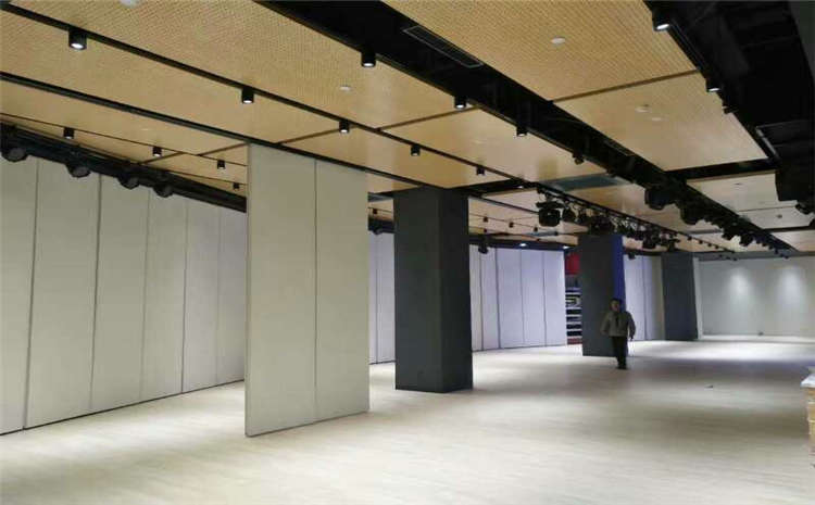 22厚實(shí)木運(yùn)動(dòng)地板造價(jià)是的多少？