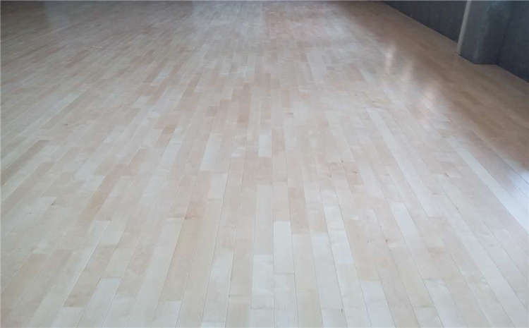 體育館木地板一般多少錢?橡膠木