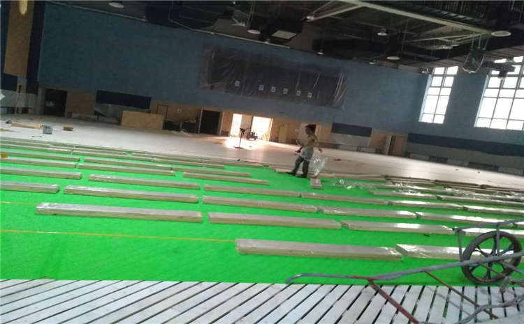 籃球館木地板的清潔保養神器