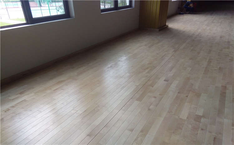 拼裝風雨操場實木地板施工技術