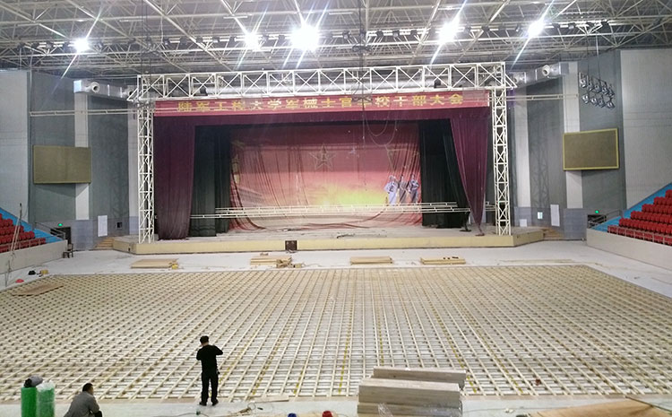 橡膠木風(fēng)雨操場運(yùn)動(dòng)地板結(jié)構(gòu)